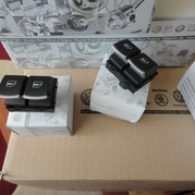 Poza 3 - Butoane Geamuri Electrice Consola 2 Geamuri Electrice Pentru VW Golf 5 V