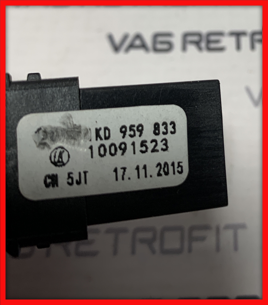 Poza 3 - Buton Capac Rezervor VW Golf Touran Jetta 1KD959833 1KD 959 833