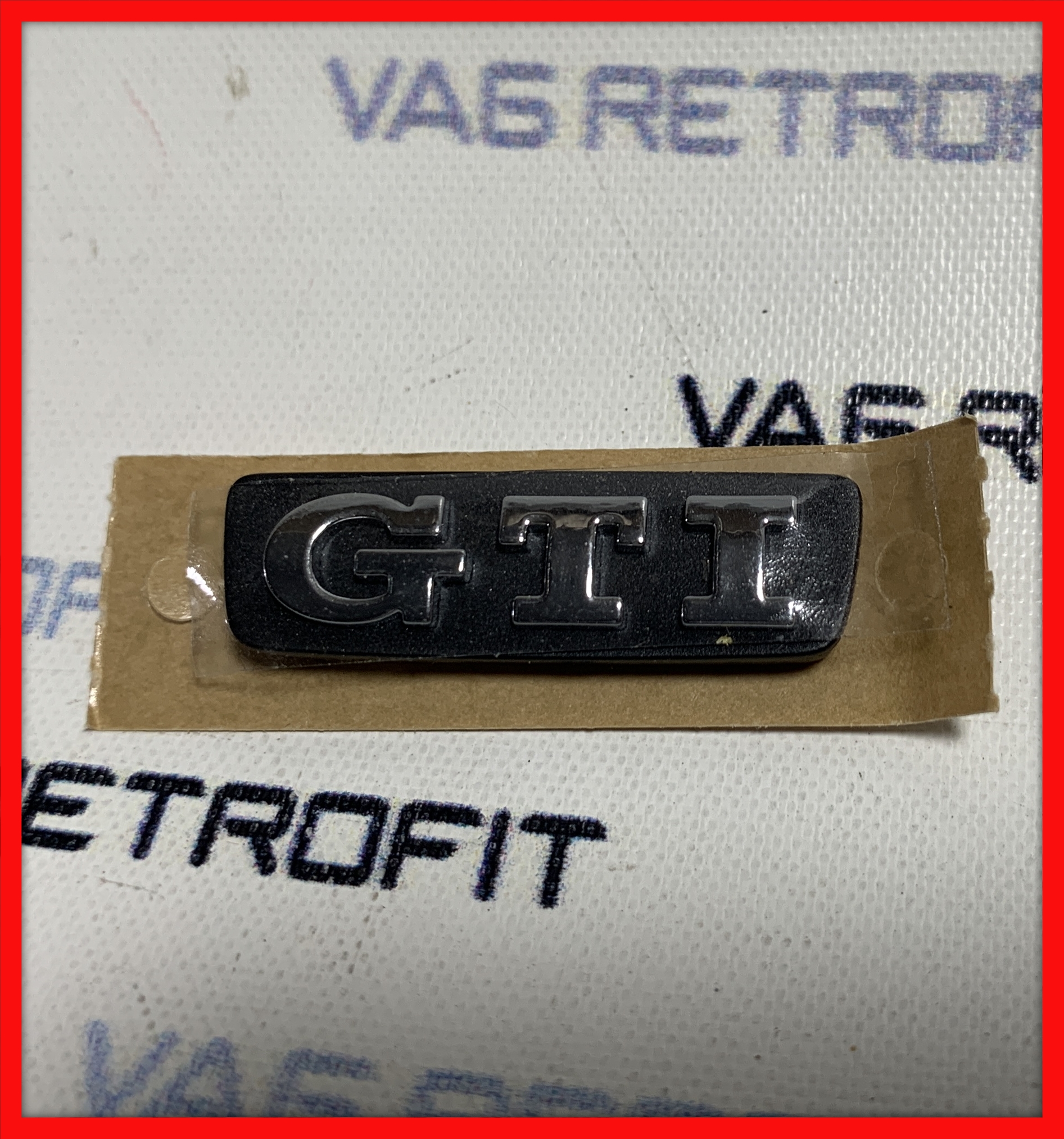 Poza 3 - Emblema Volan Logo GTI VW Golf 7 VII Passat B8 Polo Tiguan Poza 3 - Emblema Volan Logo GTI VW Golf 7 VII Passat B8 Polo Tiguan