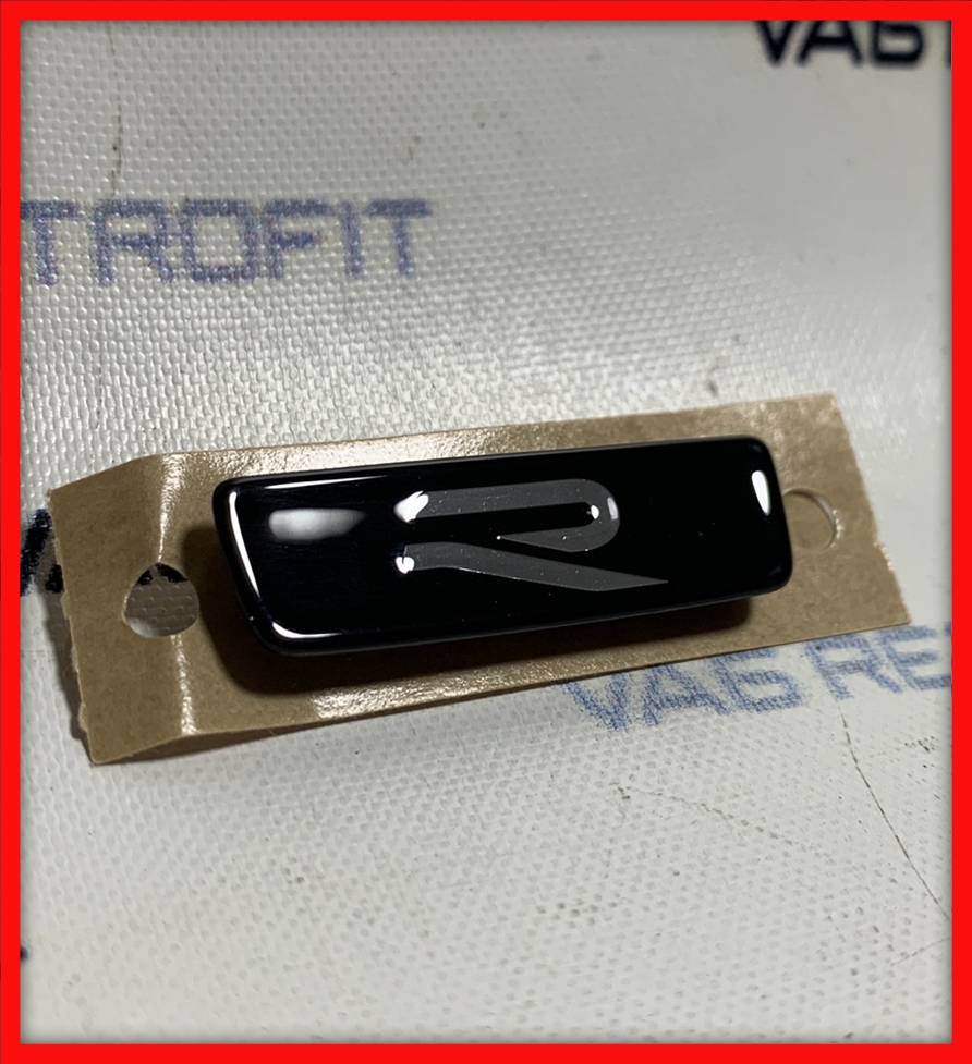 Poza 4 - Emblema Volan Logo R NEGRU VW Golf 7 VII Passat B8 Polo Tiguan Poza 4 - Emblema Volan Logo R NEGRU VW Golf 7 VII Passat B8 Polo Tiguan