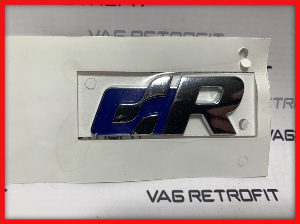 Poza 4 - Inscriptie / Emblema R-LINE Aripa Fata Crom / Albastru Poza 4 - Inscriptie / Emblema R-LINE Aripa Fata Crom / Albastru