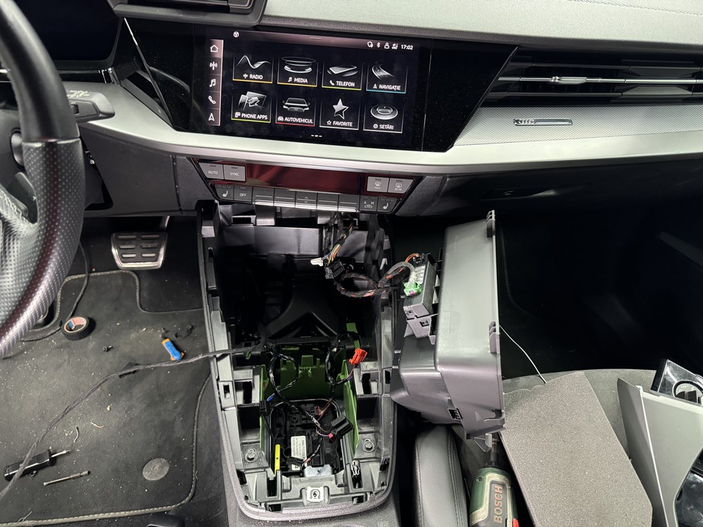 Montare 15 - Audi A3 8Y 2024 Instalare Senzori Parcare Fata Spate Originali Camera Spate Highline Originala