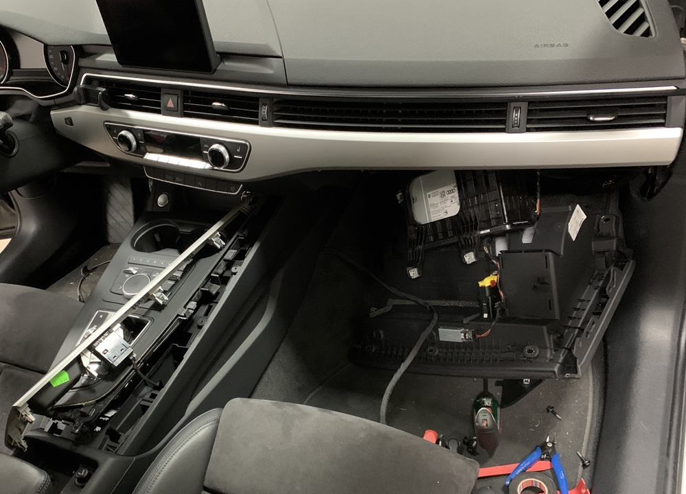 Activare 10 - Audi A4 B9 2016 Instalare CarPlay Android Auto Camera Spate Marsalier Auto Hold Montare 10 - Audi A4 B9 2016 Instalare CarPlay Android Auto Camera Spate Marsalier Auto Hold