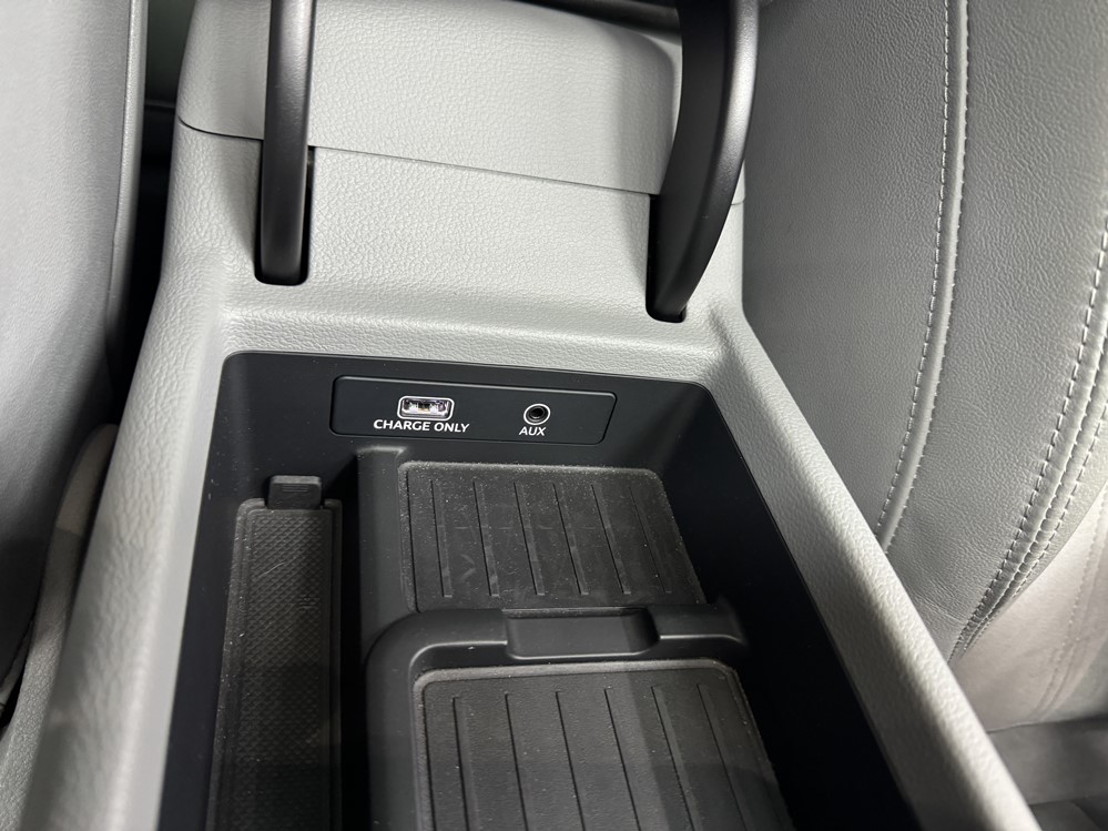 Montare 3 - Audi A4 B9 2017 Instalare Port USB 2 Sloturi Apple Carplay Android Auto Waze Google Maps Bucuresti