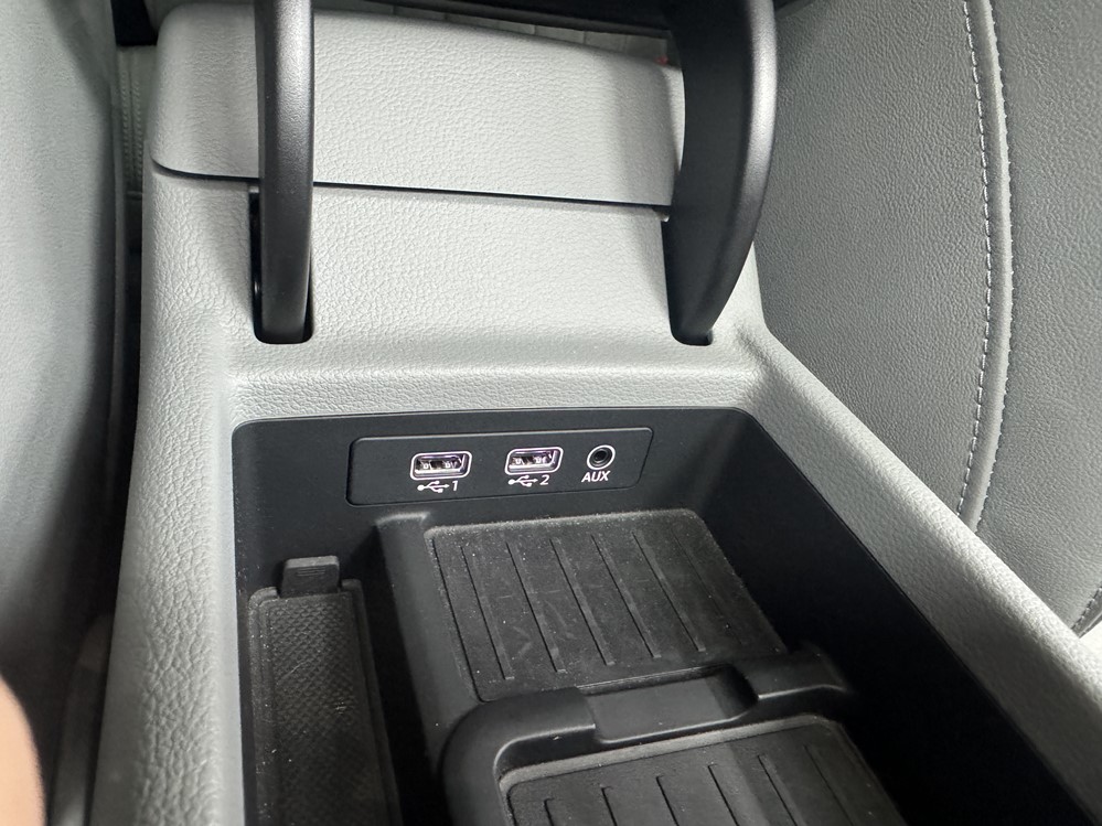 Montare 9 - Audi A4 B9 2017 Instalare Port USB 2 Sloturi Apple Carplay Android Auto Waze Google Maps Bucuresti