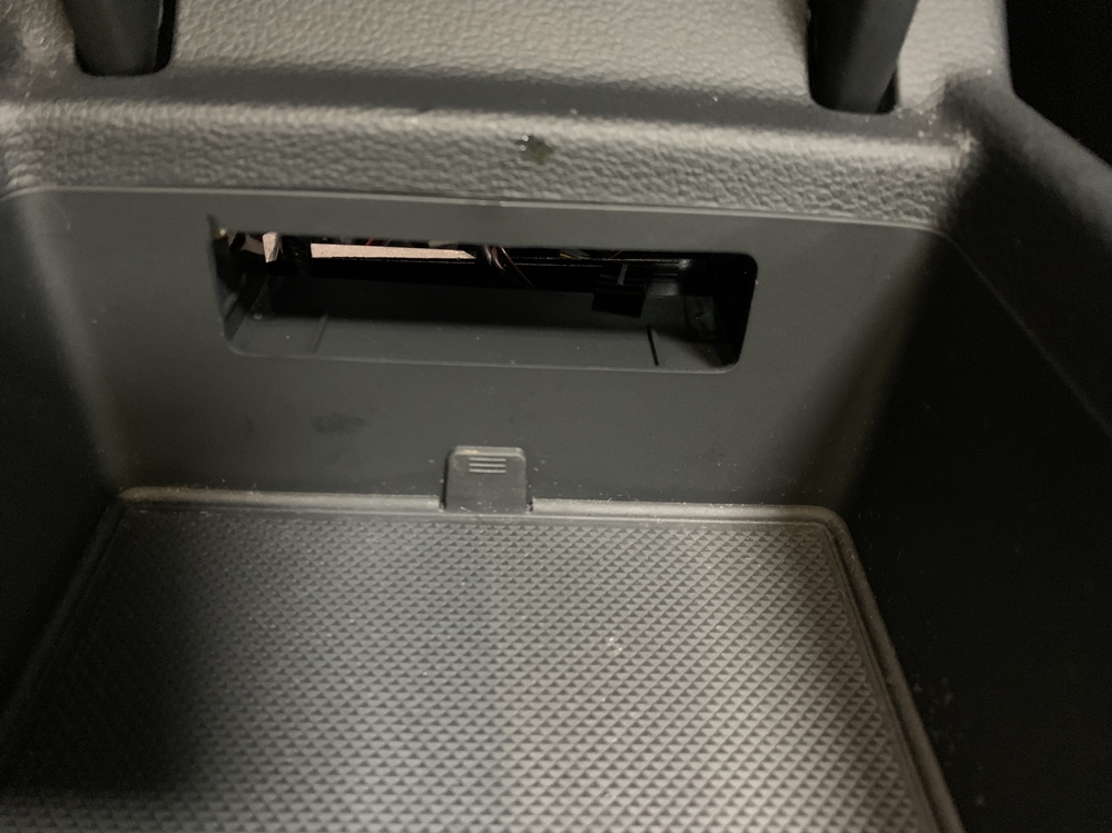 Montare 6 - Audi A4 B9 2017 Montare Camera Spate Marsarier Originala Port USB Activare Apple Carplay Android Auto