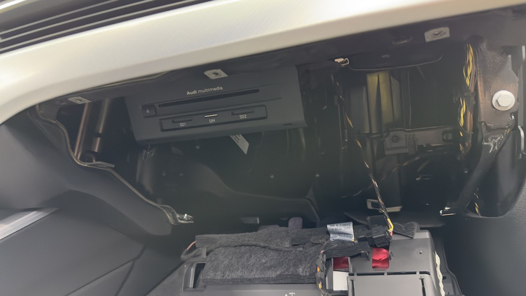 Activare 8 - Audi A4 B9 2018 Andorid Auto Carplay APP Connect Audi Smartphone Activare Sport Layout S4 Montare 8 - Audi A4 B9 2018 Andorid Auto Carplay APP Connect Audi Smartphone Activare Sport Layout S4