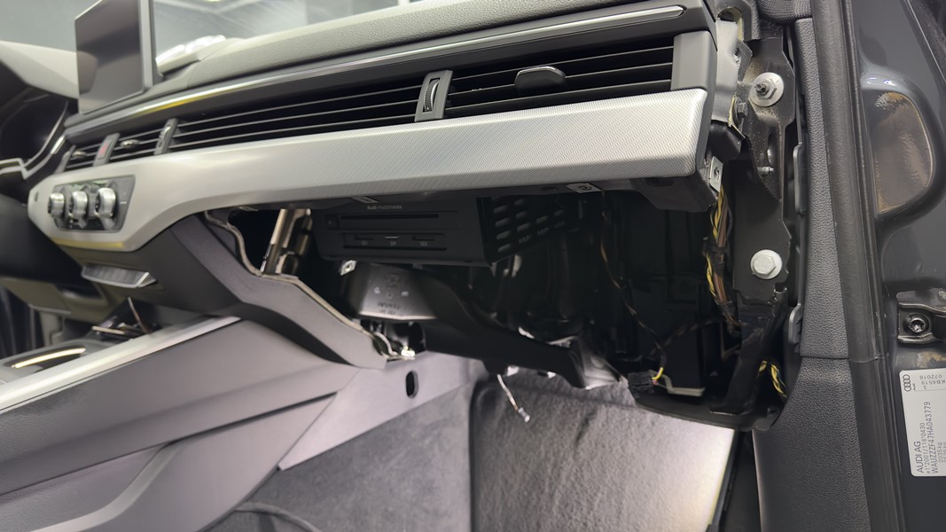 Activare 10 - Audi A4 B9 2018 Andorid Auto Carplay APP Connect Audi Smartphone Activare Sport Layout S4 Montare 10 - Audi A4 B9 2018 Andorid Auto Carplay APP Connect Audi Smartphone Activare Sport Layout S4