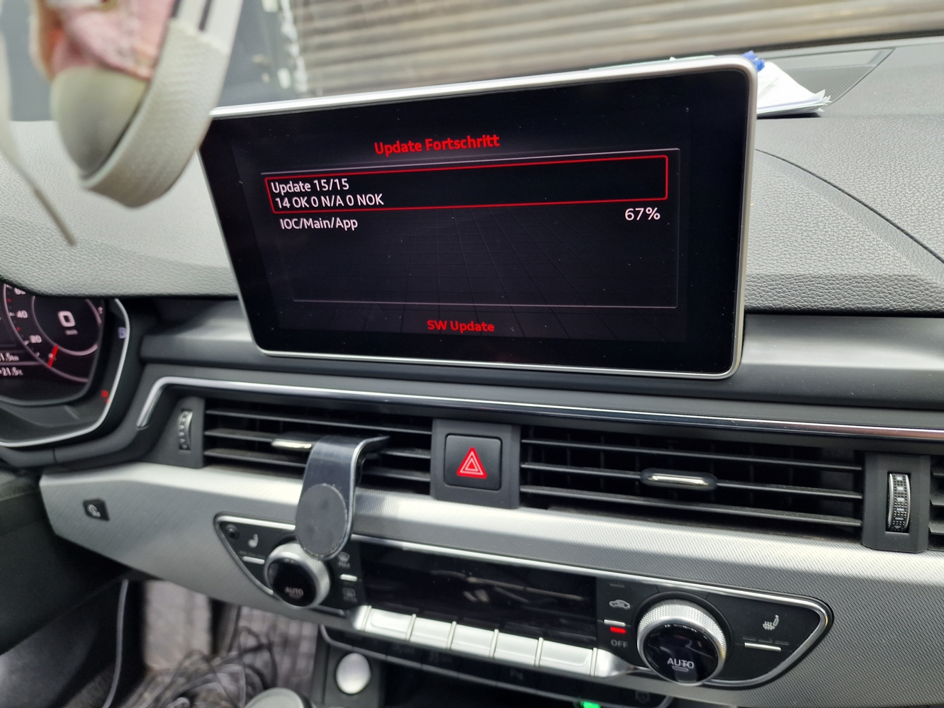 Montare 14 - Audi A4 B9 2018 Instalare Camera Spate Marsarier Originala Port USB Activare Apple Carplay Android Auto