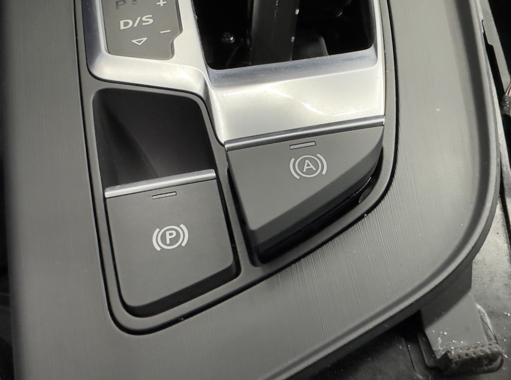 Montare 8 - Audi A4 B9 2019 Instalare Camera Spate Marsarier OEM Auto Hold Hill Hold Assist