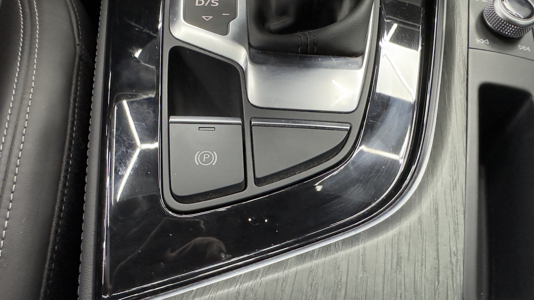Montare 2 - Audi A4 B9 2021 Instalare Camera Spate Marsarier OEM Autohold Hill Hold Assist