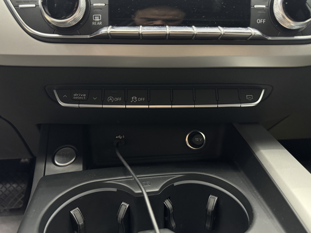 Montare 5 - Audi A4 B9 2021 Instalare Montare Senzori Parcare Fata Afisaj Senzori Parcare 