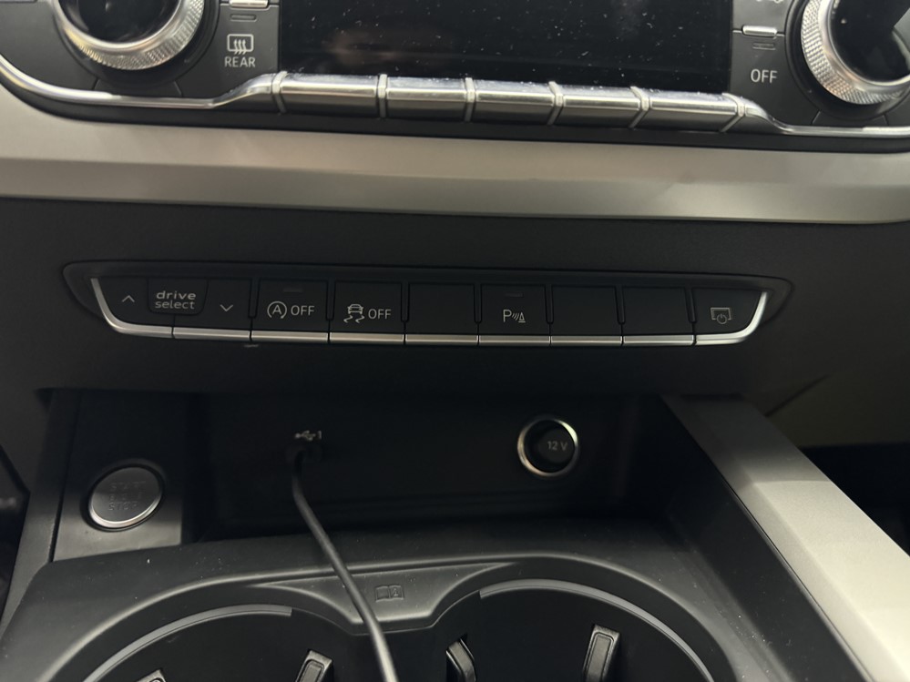 Montare 6 - Audi A4 B9 2021 Instalare Montare Senzori Parcare Fata Afisaj Senzori Parcare 