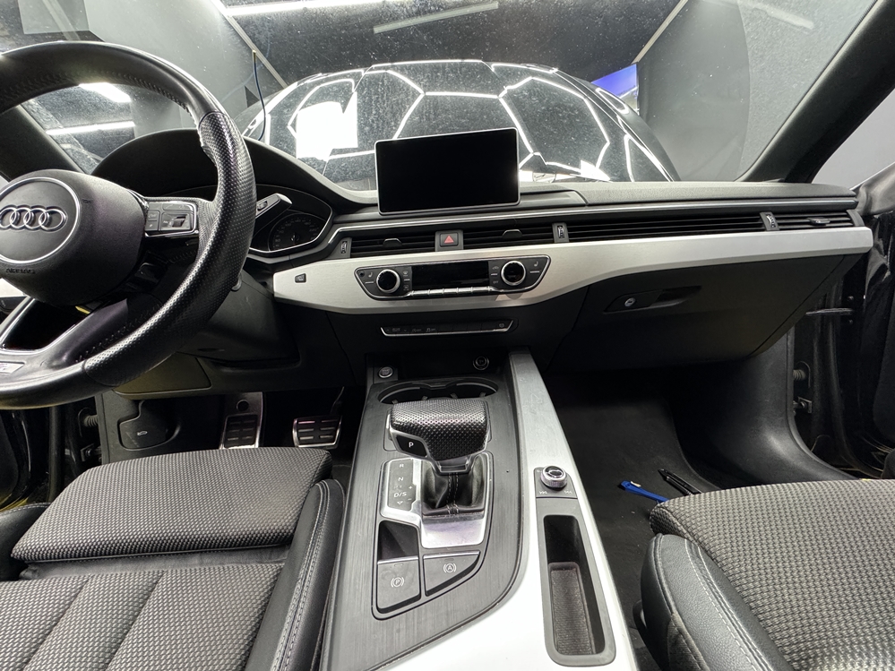 Montare 12 - Audi A5 F5 2018 Instalare Retrofit Navigatie Display Mare Port USB Camera Spate Marsarier Apple Carplay Android Auto