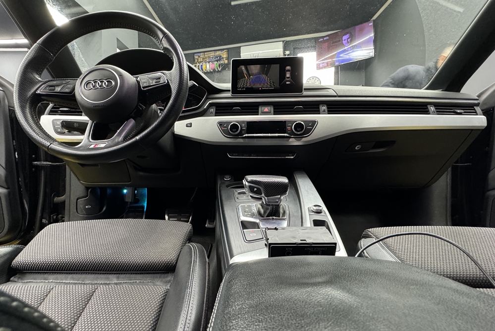 Montare 14 - Audi A5 F5 2018 Instalare Retrofit Navigatie Display Mare Port USB Camera Spate Marsarier Apple Carplay Android Auto