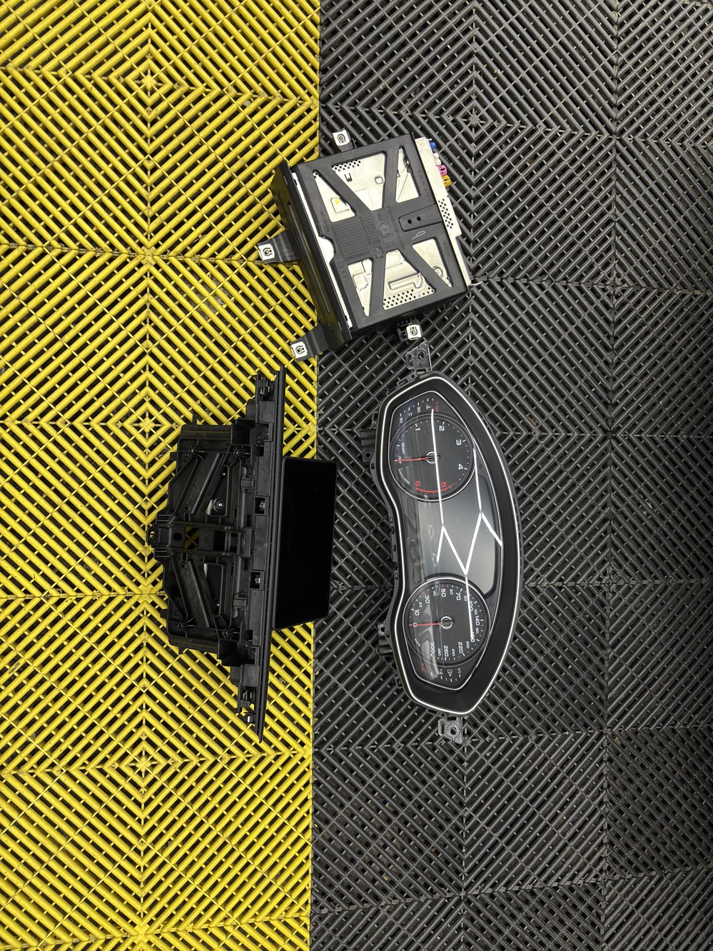 Montare 6 - Audi A5 F5 2019 Instalare Retrofit Navigatie Display Mare Ceasuri Digitale Afisare Harti Pe Ceasuri Plasma
