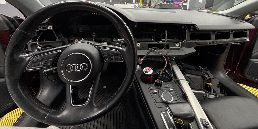 Montare 8 - Audi A5 F5 2019 Instalare Retrofit Navigatie Display Mare Ceasuri Digitale Afisare Harti Pe Ceasuri Plasma