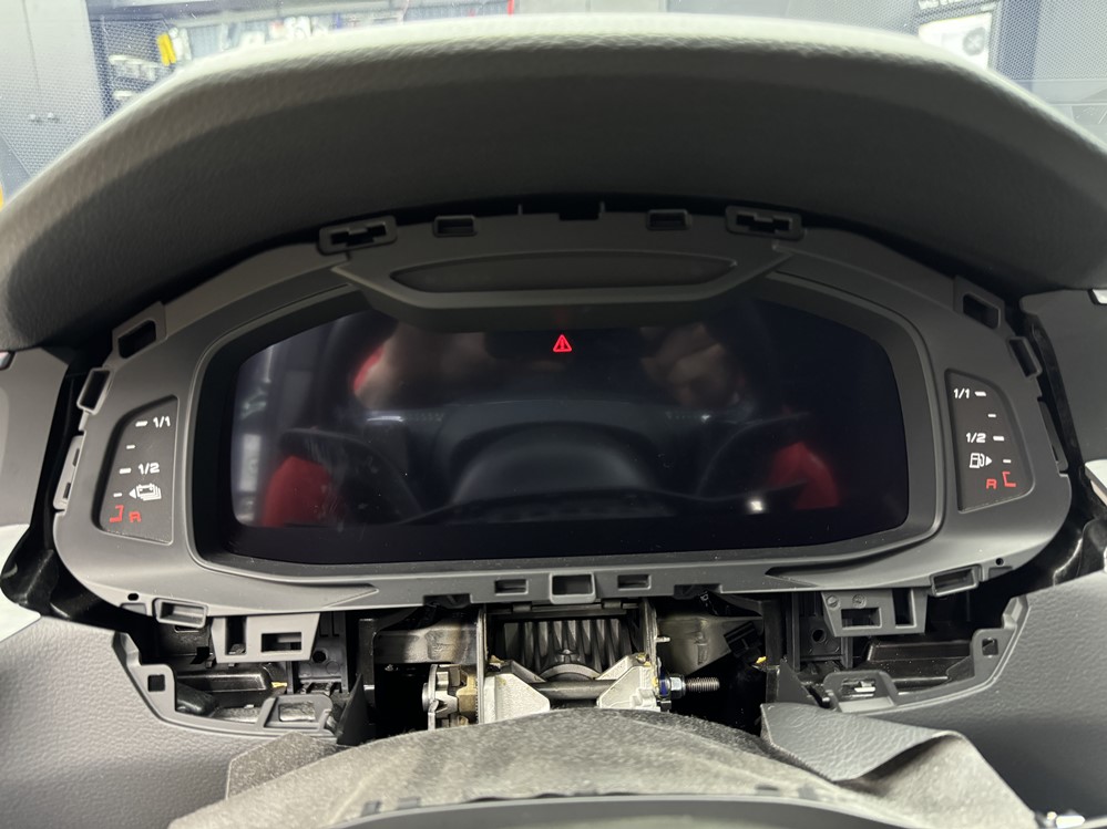 Montare 4 - Audi A6 C8 2022 Remediere Reparatie Ceasuri Digitale Virtual Cockpit Ecran Negru Triunghi  Bucuresti