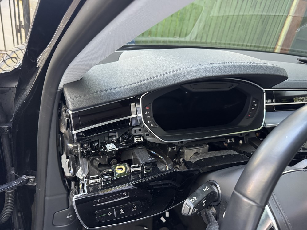 Activare 4 - Audi A8 D5 2021 Reparatie Ceasuri Bord Digitale Virtual Cockpit Ceasuri Bord Stinse / Display Negru Montare 4 - Audi A8 D5 2021 Reparatie Ceasuri Bord Digitale Virtual Cockpit Ceasuri Bord Stinse / Display Negru