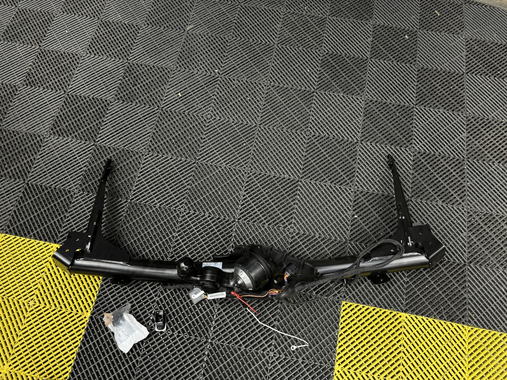 Activare 3 - Audi Q3 F3 2023 Instalare Trailer Cui Remorcare Carlig Rabatabil Electric Original Montare 3 - Audi Q3 F3 2023 Instalare Trailer Cui Remorcare Carlig Rabatabil Electric Original