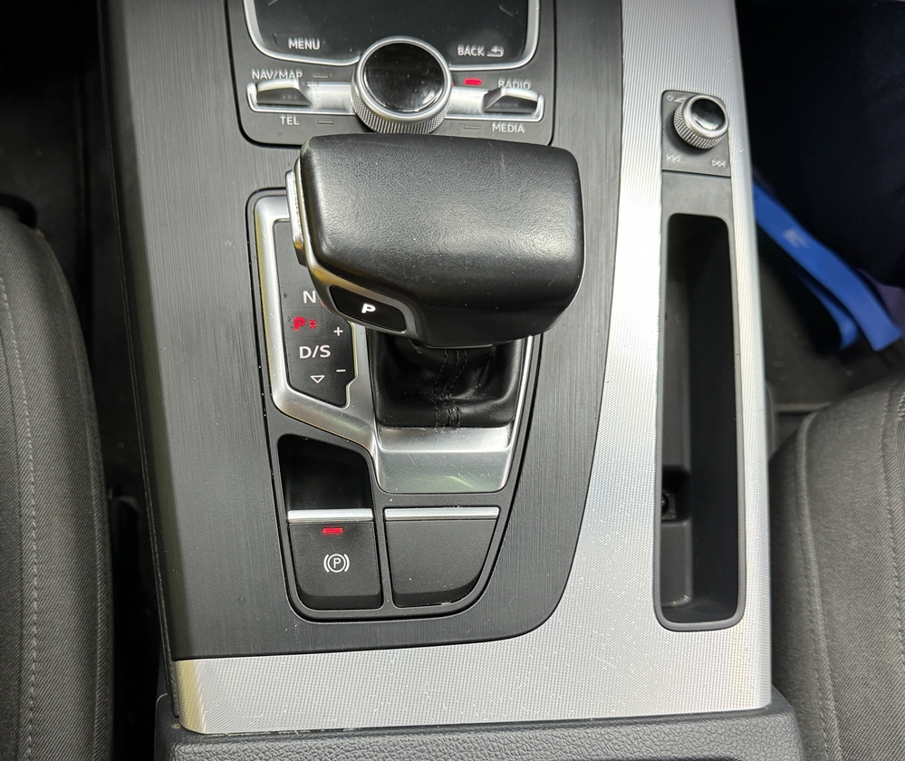 Montare 2 - Audi Q5 2020 Instalare Buton Auto Hold Activare Functie AutoHold Audi Q5 Bucuresti Ilfov