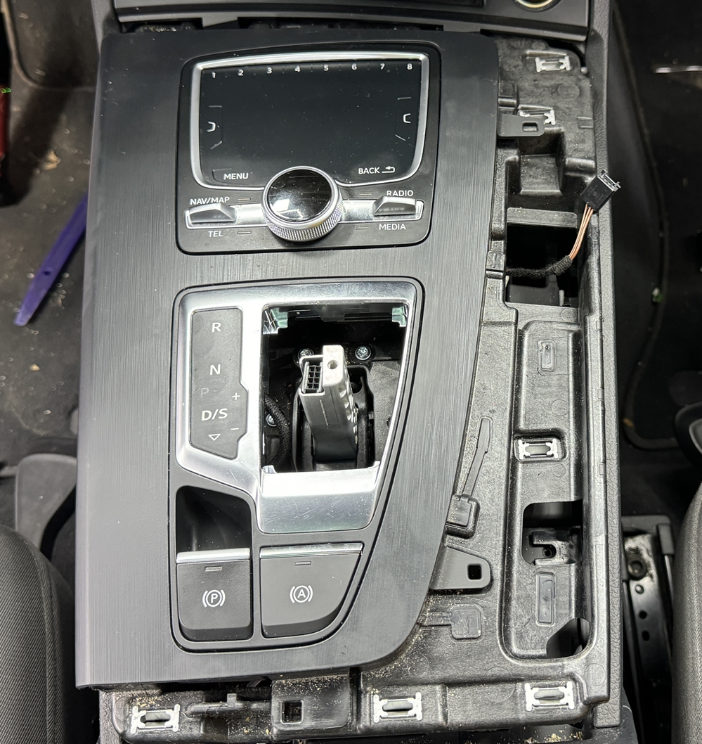 Montare 3 - Audi Q5 2020 Instalare Buton Auto Hold Activare Functie AutoHold Audi Q5 Bucuresti Ilfov