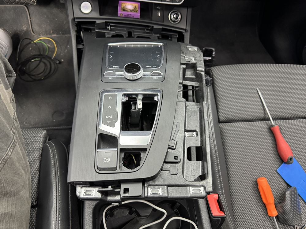 Activare 4 - Audi Q5 2021 Instalare Retrofit Buton Auto Hold Activare Functie AutoHold Audi Q5 Bucuresti Ilfov Montare 4 - Audi Q5 2021 Instalare Retrofit Buton Auto Hold Activare Functie AutoHold Audi Q5 Bucuresti Ilfov