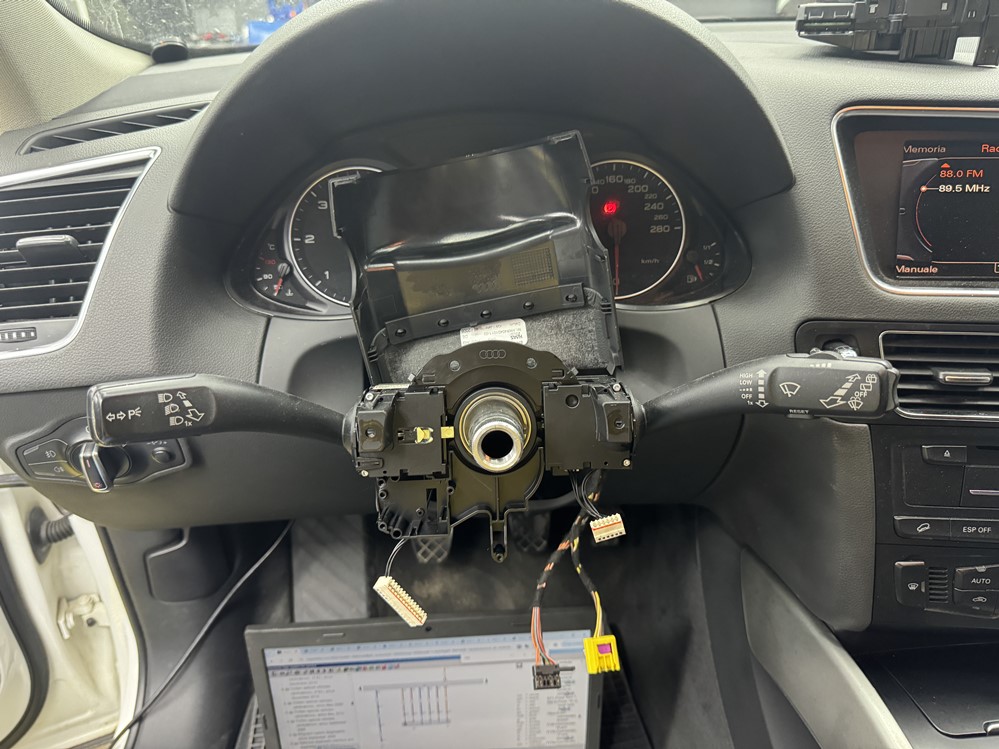 Montare 4 - Audi Q5 8R 2012 Retrofit Instalare Activare Pilot Automat Cruise Control Tempomat Bord Computer