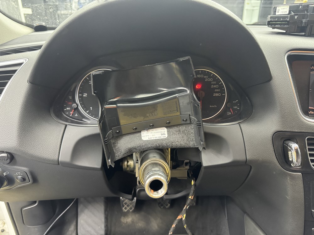 Montare 5 - Audi Q5 8R 2012 Retrofit Instalare Activare Pilot Automat Cruise Control Tempomat Bord Computer