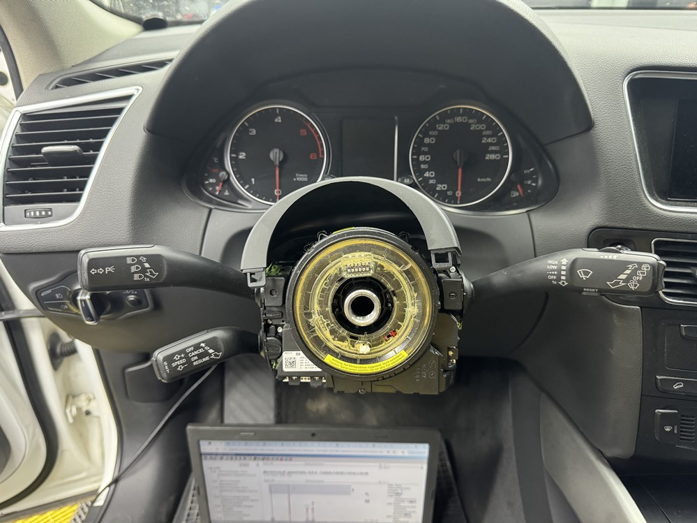 Montare 6 - Audi Q5 8R 2012 Retrofit Instalare Activare Pilot Automat Cruise Control Tempomat Bord Computer