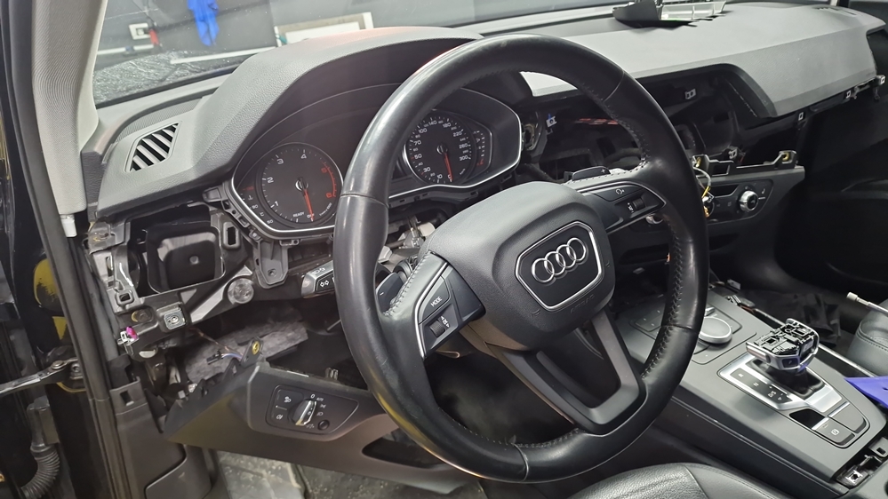 Montare 2 - Audi Q5 FY 2019 Instalare Ceasuri Digitale Virtual Cockpit AID Display Mare Navigatie Harman Volan Sport Tesit