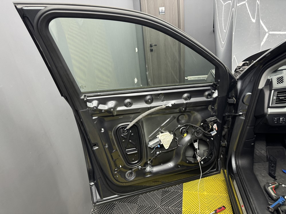 Montare 4 - Audi Q5 FY 2020 Instalare Montare Sistem Camere Top View Area View 360 Camera Fata Oglinzi Spate 