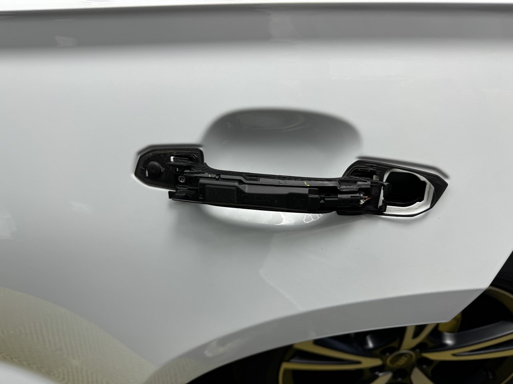 Montare 10 - Audi Q5 FY Sportback 2021 Montaj Kit Keyless Entry Fata - Spate Manere Usi Fata Spate Keyless Entry