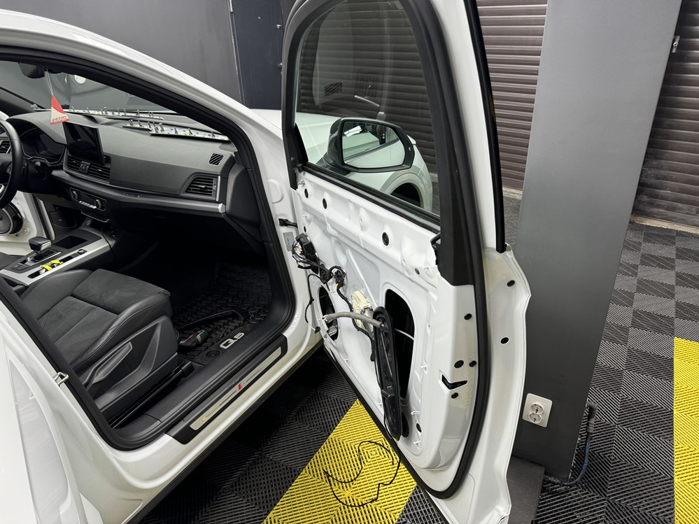 Montare 5 - Audi Q5 FY Sportback 2021 Montaj Kit Keyless Entry Fata - Spate Manere Usi Fata Spate Keyless Entry