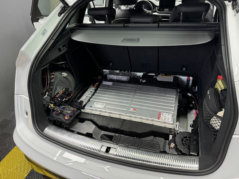 Montare 7 - Audi Q5 FY Sportback 2021 Montaj Kit Keyless Entry Fata - Spate Manere Usi Fata Spate Keyless Entry