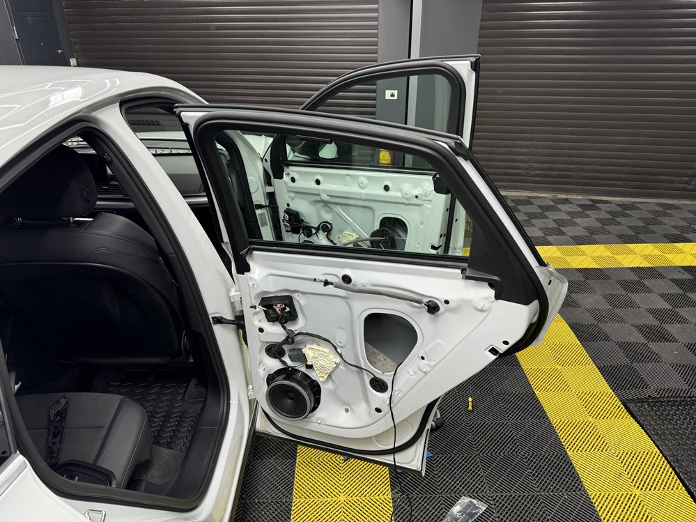 Montare 8 - Audi Q5 FY Sportback 2021 Montaj Kit Keyless Entry Fata - Spate Manere Usi Fata Spate Keyless Entry
