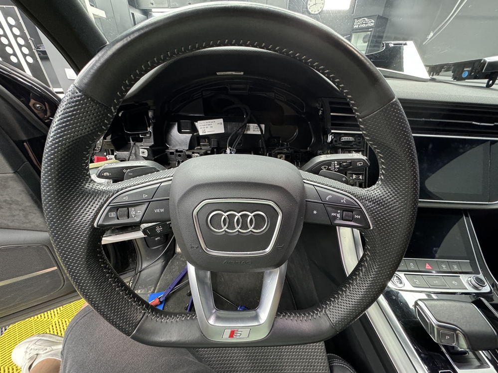 Montare 11 - Audi Q7 4M 2021 Remediere Reparatie Ceasuri Digitale Virtual Cockpit Ecran Negru La Contact Pus Bucuresti