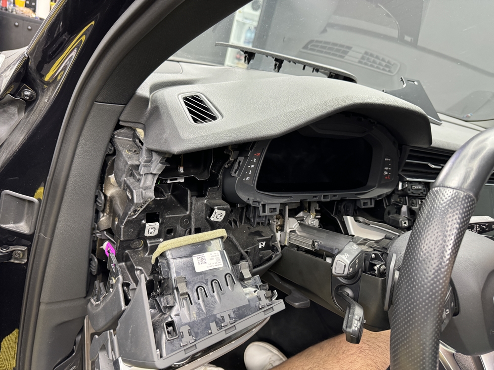 Montare 5 - Audi Q7 4M 2021 Remediere Reparatie Ceasuri Digitale Virtual Cockpit Ecran Negru La Contact Pus Bucuresti