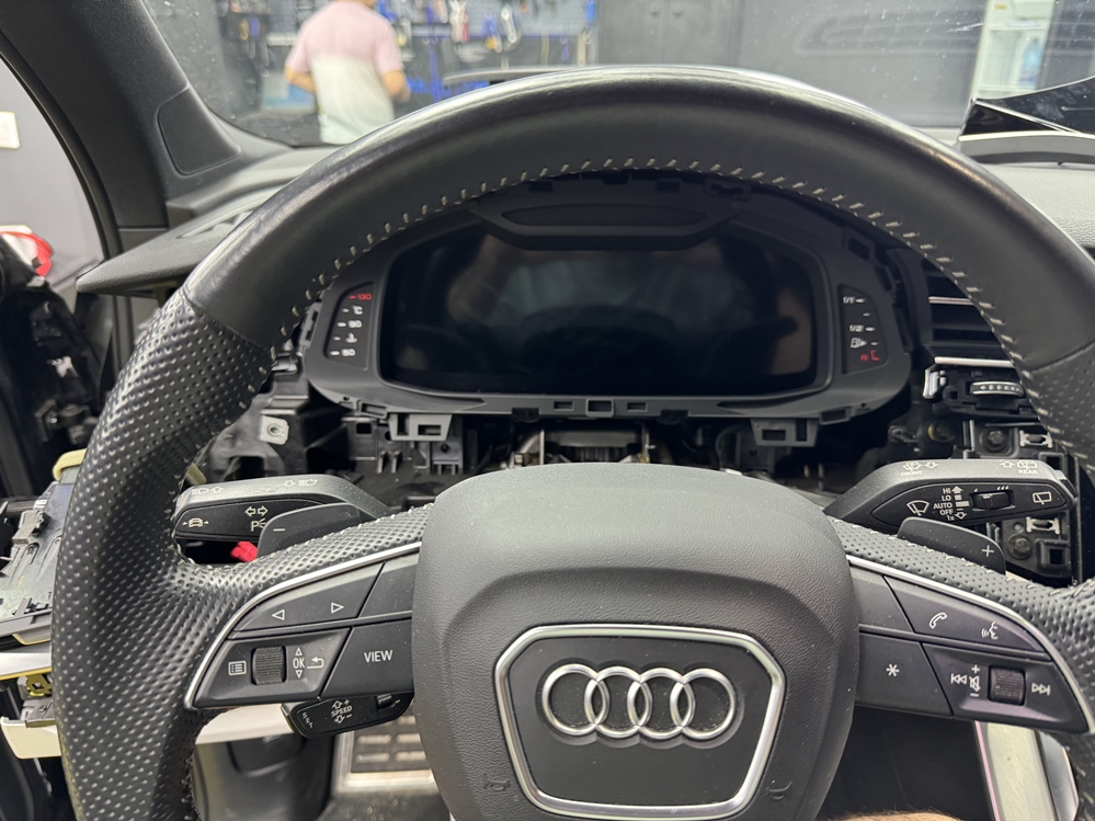 Montare 8 - Audi Q7 4M 2021 Remediere Reparatie Ceasuri Digitale Virtual Cockpit Ecran Negru La Contact Pus Bucuresti