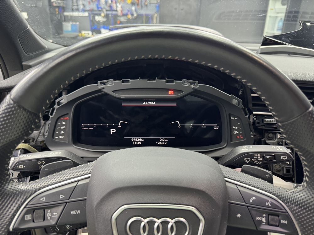Montare 9 - Audi Q7 4M 2021 Remediere Reparatie Ceasuri Digitale Virtual Cockpit Ecran Negru La Contact Pus Bucuresti