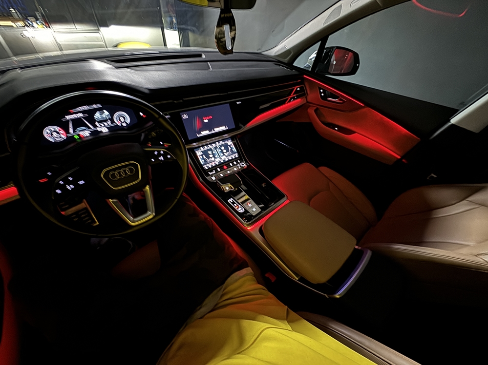 Montare 10 - Audi Q7 4M 2023 Instalare Montare Lumini Ambientale 30 Culori Originale Lumini Bord Ambientale Color