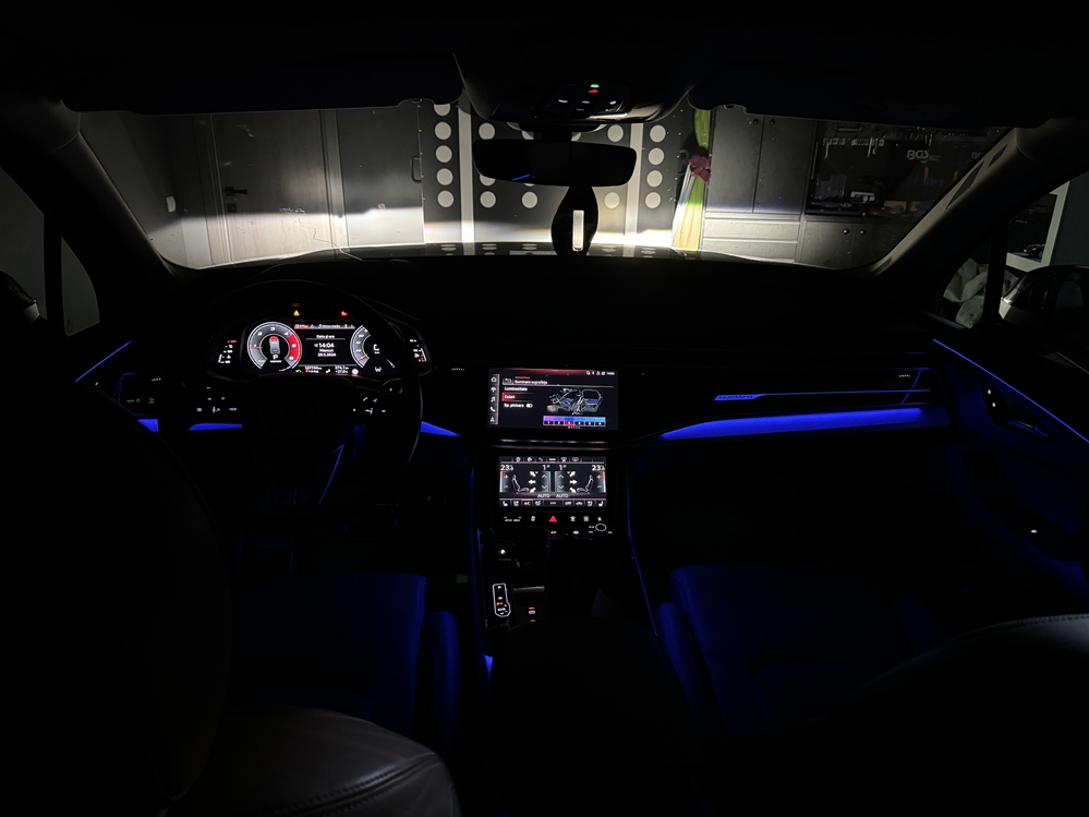 Montare 19 - Audi Q7 4M 2023 Instalare Montare Lumini Ambientale 30 Culori Originale Lumini Bord Ambientale Color