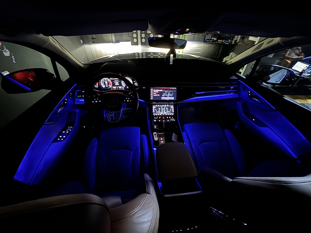 Montare 18 - Audi Q7 4M 2023 Instalare Montare Lumini Ambientale 30 Culori Originale Lumini Bord Ambientale Color