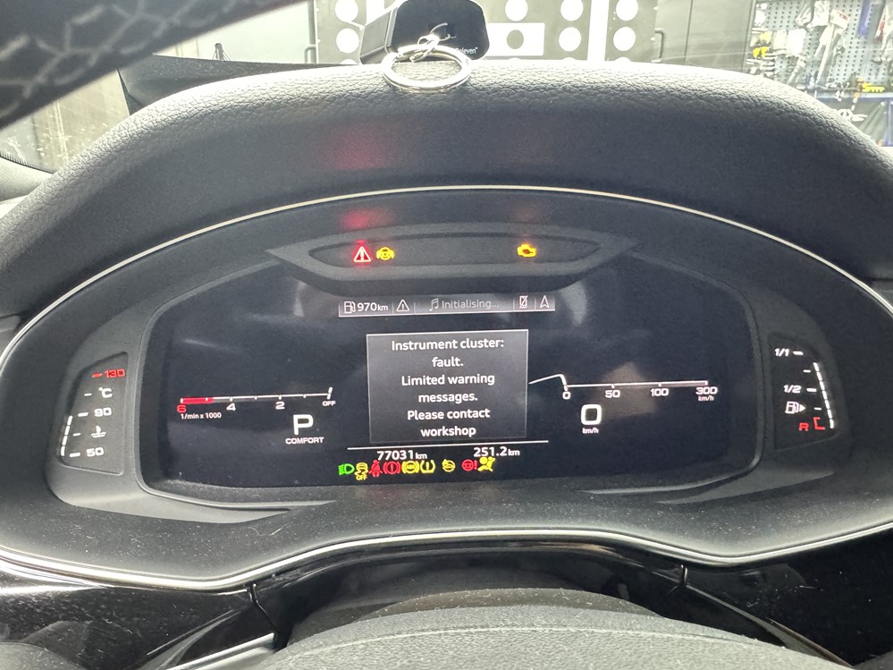Montare 2 - Audi Q8 2023 Ceasuri Digitale Reparatie Panou De Bord Cod Eroare B2000 41 B2000 96 B2000 49