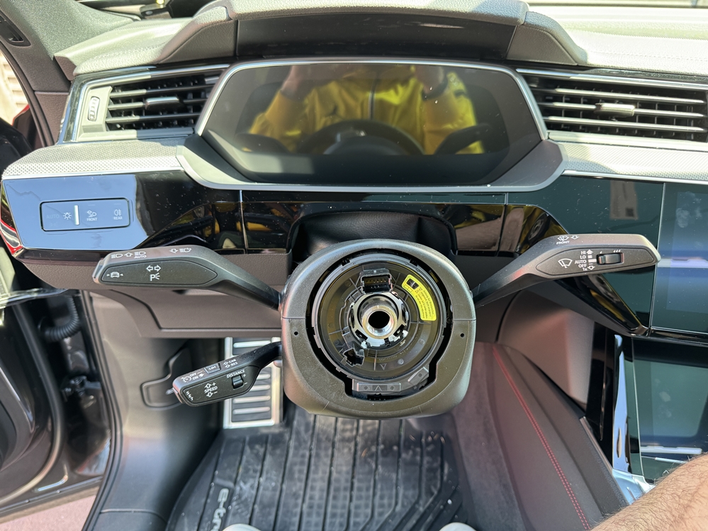 Activare 4 - Audi Q8 2023 Instalare Montare Volan Sport Tesit RS RSQ8 SQ8 S Line RS Mode Piele Full Perforat Bucuresti Montare 4 - Audi Q8 2023 Instalare Montare Volan Sport Tesit RS RSQ8 SQ8 S Line RS Mode Piele Full Perforat Bucuresti