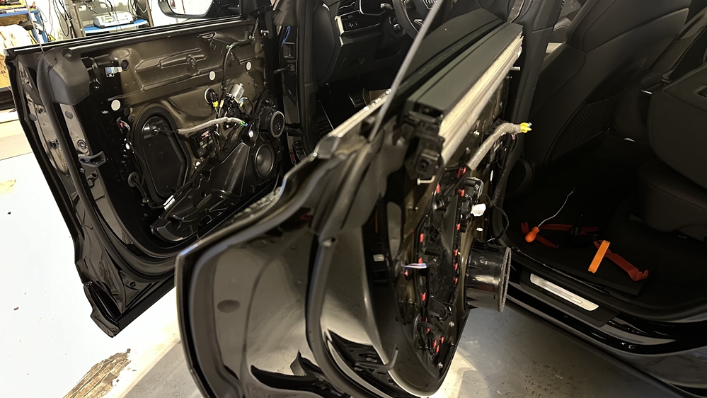 Activare 12 - Audi RSQ8 2022 Montaj Kit Keyless Entry Fata - Spate Manere Usi Fata Spate Keyless Entry Montare 12 - Audi RSQ8 2022 Montaj Kit Keyless Entry Fata - Spate Manere Usi Fata Spate Keyless Entry