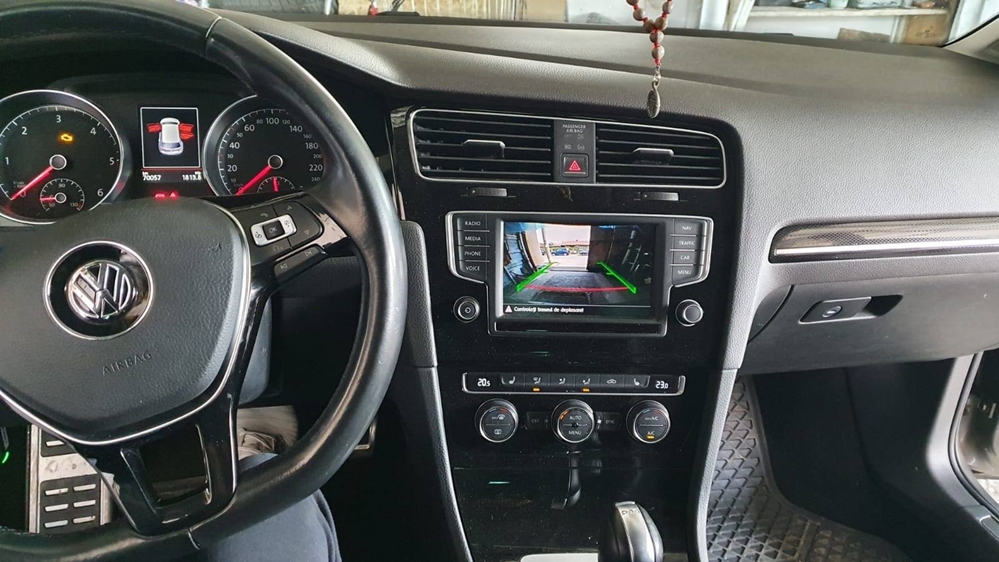 Montare 6 - Retrofit Camera Marsarier Highline In Emblema VW Golf 7 VII 2014