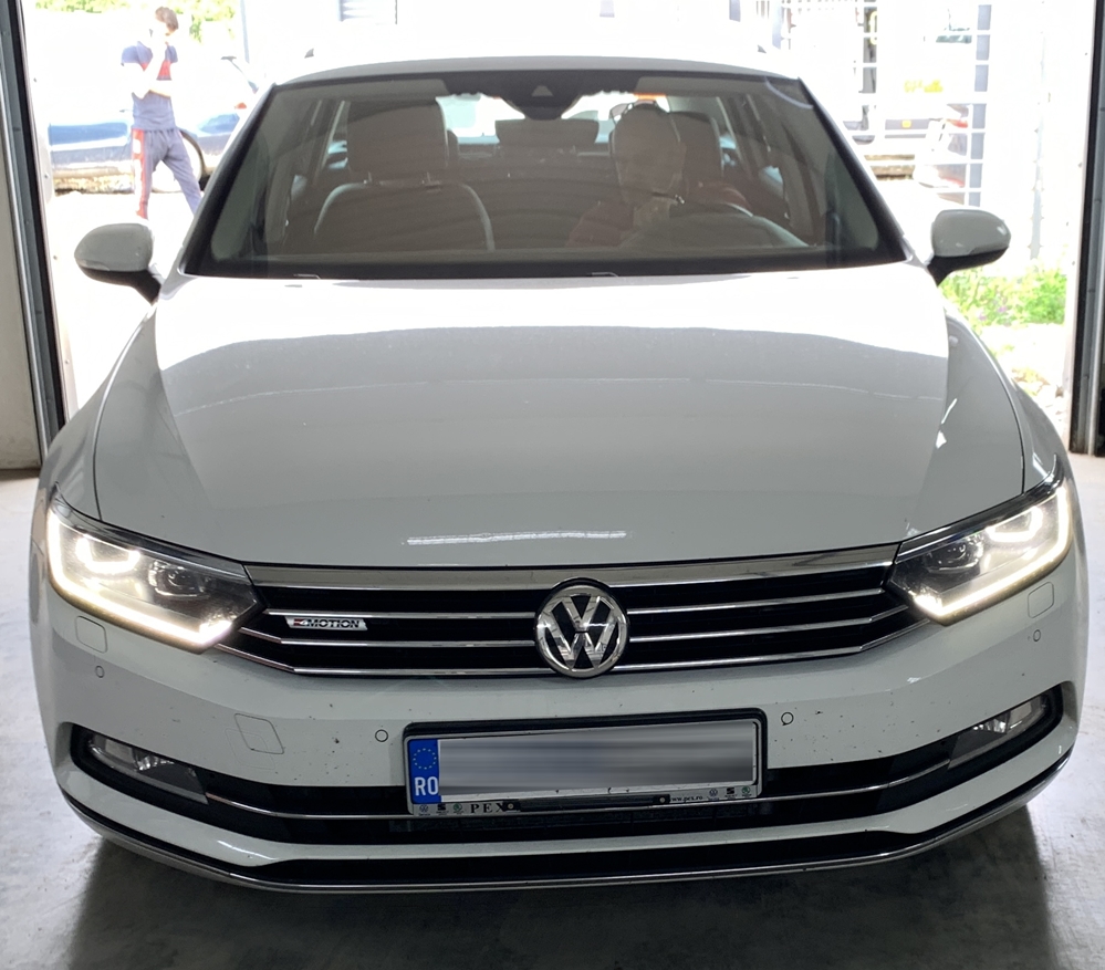Montare 3 - Instalare Camera Spate VW Passat B8 3G 2018 Marsarier Highline Originala In Emblema