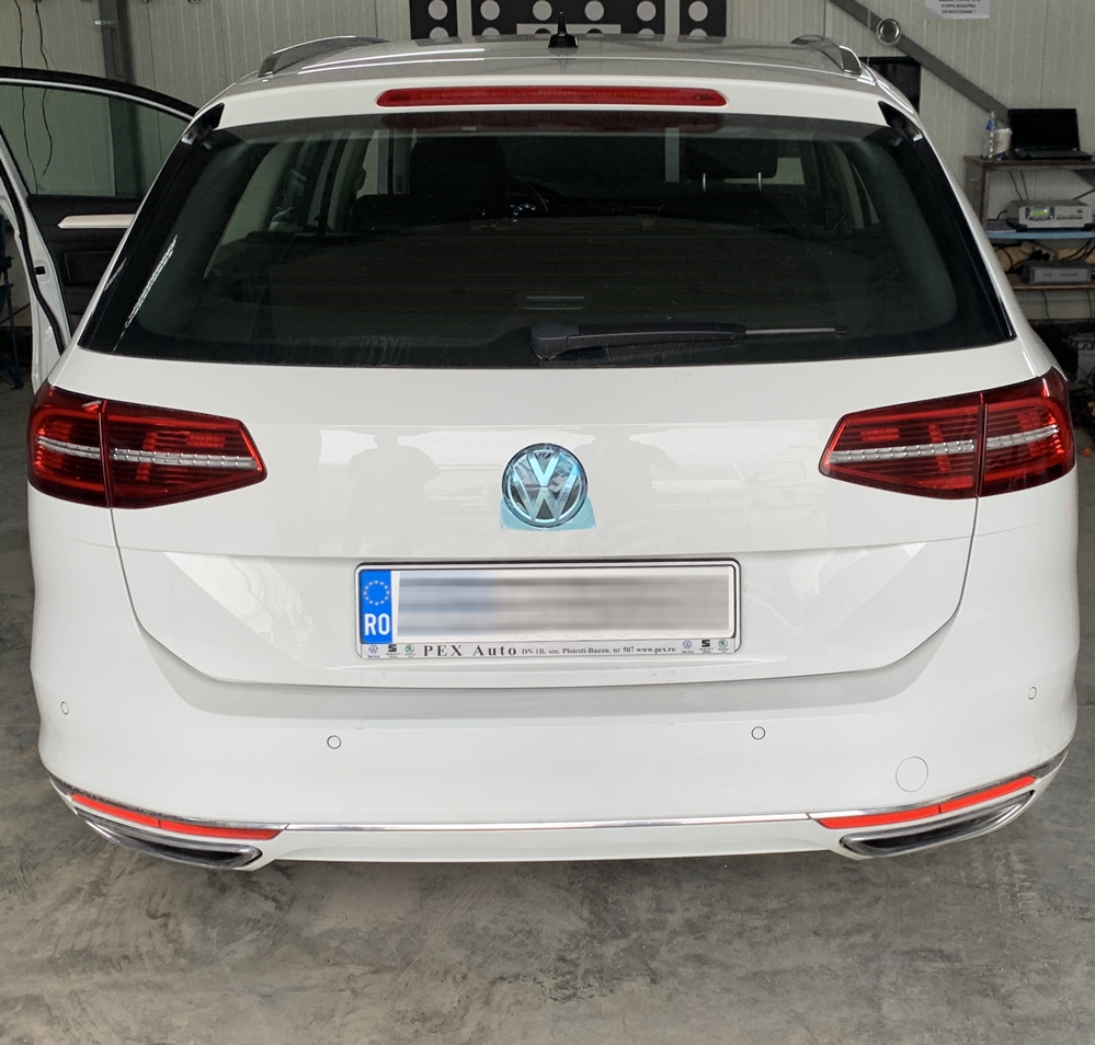 Montare 5 - Instalare Camera Spate VW Passat B8 3G 2018 Marsarier Highline Originala In Emblema
