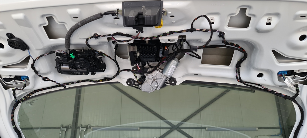 Montare 4 - Instalare Camera Spate VW Passat B8 3G 2018 Marsarier Highline Originala In Emblema